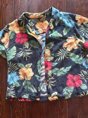 unbranded women’s cropped Hawaiian button up shirt with a tropical vibe, no